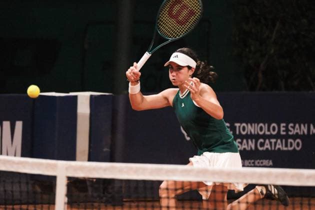 TENNIS - Internazionali di Tennis - 36° Palermo Ladies Open Carlota Martinez Cirez in action against Claire Liu during the 36th Palermo Ladies Open at Country Time Club during 36Â° Palermo Ladies Open, International Tennis match in Palermo, Italy, July 21 2025 Palermo Italy  Copyright: xIPAxSport ABACAx
