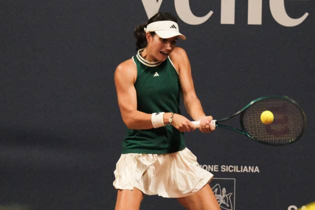 TENNIS - Internazionali di Tennis - 36° Palermo Ladies Open Carlota Martinez Cirez in action against Claire Liu during the 36th Palermo Ladies Open at Country Time Club during 36Â° Palermo Ladies Open, International Tennis match in Palermo, Italy, July 21 2025 Palermo Italy  Copyright: xIPAxSport ABACAx