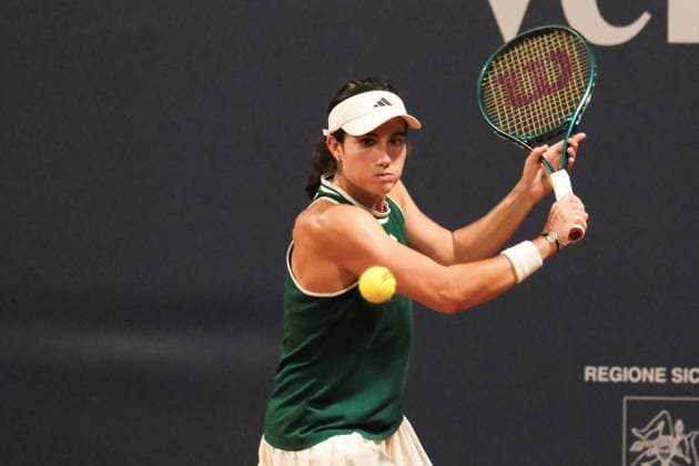 TENNIS - Internazionali di Tennis - 36° Palermo Ladies Open Carlota Martinez Cirez in action against Claire Liu during the 36th Palermo Ladies Open at Country Time Club during 36Â° Palermo Ladies Open, International Tennis match in Palermo, Italy, July 21 2025 Palermo Italy  Copyright: xIPAxSport ABACAx