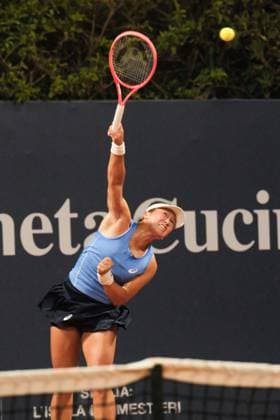 TENNIS - Internazionali di Tennis - 36° Palermo Ladies Open Claire Liu in action against Carlota Martinez Cirez during the 36th Palermo Ladies Open at Country Time Club during 36Â° Palermo Ladies Open, International Tennis match in Palermo, Italy, July 21 2025 Palermo Italy  Copyright: xIPAxSport ABACAx