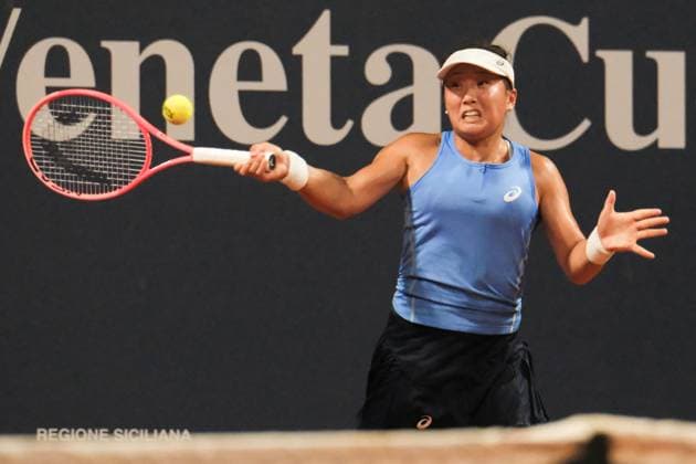 TENNIS - Internazionali di Tennis - 36° Palermo Ladies Open Claire Liu in action against Carlota Martinez Cirez during the 36th Palermo Ladies Open at Country Time Club during 36Â° Palermo Ladies Open, International Tennis match in Palermo, Italy, July 21 2025 Palermo Italy  Copyright: xIPAxSport ABACAx