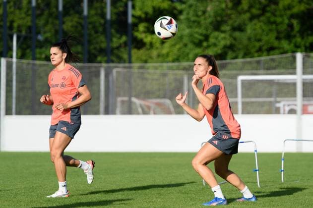 Munich, Germany, July 21st 2025: Katharina Naschenweng (19 FC Bayern Munich) heading the ball during Training at FC Bayern Campus, Munich, Germany. (Sven Beyrich SPP) Copyright: xSvenxBeyrich SPPx spp-en-SvBe-20250721-D4S_4662