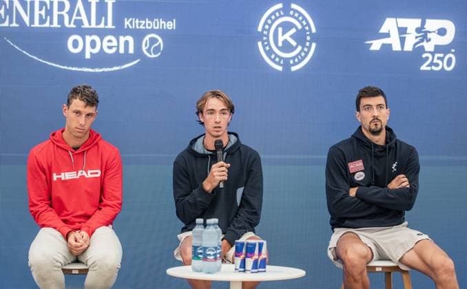 21 07 2025, Sportpark, Kitzbühel, AUT, ATP Tour, Generali Open Kitzbühel 2025, Press conference, in the picture from l Filip Misolic AUT , Lukas Neumayer AUT , Sebastian Ofner AUT f l Filip Misolic Lukas Neumayer and Sebastian Ofner of Austria during a press conference of Austrian Tennis Federation ÖTV at the 2025 Generali Open Kitzbühel of the ATP Tour at the Sportpark in Kitzbühel, Austria on 2025 07 21 Expa Kitzbühel EP_ade