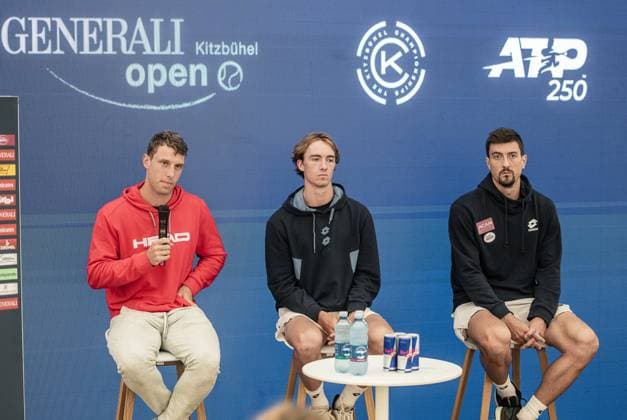 21 07 2025, Sportpark, Kitzbühel, AUT, ATP Tour, Generali Open Kitzbühel 2025, Press conference, in the picture from l Filip Misolic AUT , Lukas Neumayer AUT , Sebastian Ofner AUT f l Filip Misolic Lukas Neumayer and Sebastian Ofner of Austria during a press conference of Austrian Tennis Federation ÖTV at the 2025 Generali Open Kitzbühel of the ATP Tour at the Sportpark in Kitzbühel, Austria on 2025 07 21 Expa Kitzbühel EP_ade