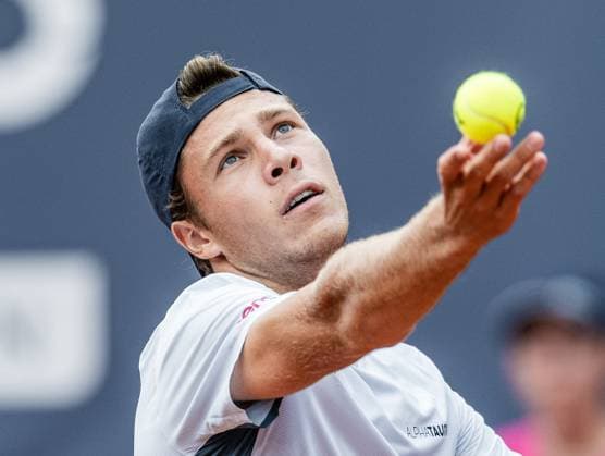 21 07 2025, Sportpark, Kitzbühel, AUT, ATP Tour, Generali Open Kitzbühel 2025, 1 round, men singles, in the picture Joel Schwaerzler AUT Joel Schwaerzler of Austria during men s single 1 round match at the 2025 Generali Open Kitzbühel of the ATP Tour at the Sportpark in Kitzbühel, Austria on 2025 07 21 Expa Kitzbühel  EP_ade