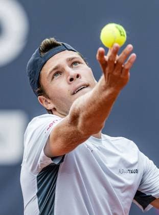 21 07 2025, Sportpark, Kitzbühel, AUT, ATP Tour, Generali Open Kitzbühel 2025, 1 round, men singles, in the picture Joel Schwaerzler AUT Joel Schwaerzler of Austria during men s single 1 round match at the 2025 Generali Open Kitzbühel of the ATP Tour at the Sportpark in Kitzbühel, Austria on 2025 07 21 Expa Kitzbühel  EP_ade