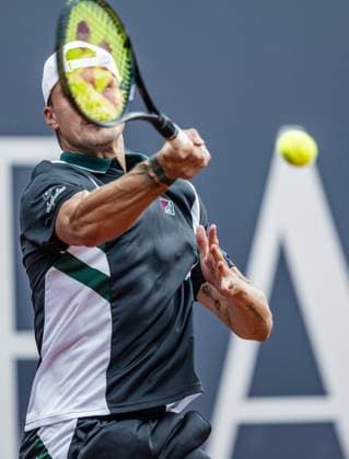 21 07 2025, Sportpark, Kitzbühel, AUT, ATP Tour, Generali Open Kitzbühel 2025, 1 round, men singles, in the picture Marton Fucsovics HUN Marton Fucsovics of Hungary during men s single 1 round match at the 2025 Generali Open Kitzbühel of the ATP Tour at the Sportpark in Kitzbühel, Austria on 2025 07 21 Expa Kitzbühel  EP_ade
