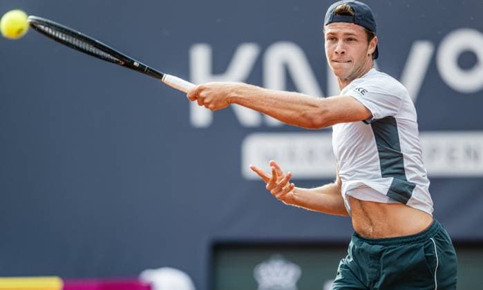 21 07 2025, Sportpark, Kitzbühel, AUT, ATP Tour, Generali Open Kitzbühel 2025, 1 round, men singles, in the picture Joel Schwaerzler AUT Joel Schwaerzler of Austria during men s single 1 round match at the 2025 Generali Open Kitzbühel of the ATP Tour at the Sportpark in Kitzbühel, Austria on 2025 07 21 Expa Kitzbühel  EP_ade