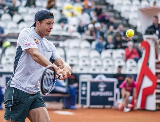 21 07 2025, Sportpark, Kitzbühel, AUT, ATP Tour, Generali Open Kitzbühel 2025, 1 round, men singles, in the picture Joel Schwaerzler AUT Joel Schwaerzler of Austria during men s single 1 round match at the 2025 Generali Open Kitzbühel of the ATP Tour at the Sportpark in Kitzbühel, Austria on 2025 07 21 Expa Kitzbühel  EP_ade