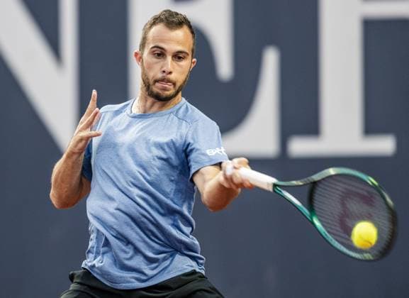 21 07 2025, Sportpark, Kitzbühel, AUT, ATP Tour, Generali Open Kitzbühel 2025, 1 round, men singles, pictured Hugo Gaston FRA Hugo Gaston of France during men s single 1 round match at the 2025 Generali Open Kitzbühel of the ATP Tour at the Sportpark in Kitzbühel, Austria on 2025 07 21 Expa Kitzbühel  EP_ade