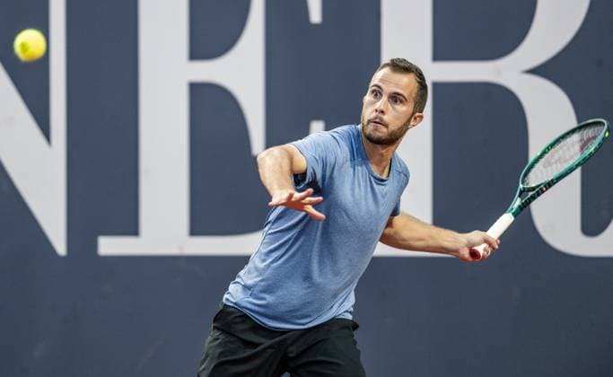 21 07 2025, Sportpark, Kitzbühel, AUT, ATP Tour, Generali Open Kitzbühel 2025, 1 round, men singles, pictured Hugo Gaston FRA Hugo Gaston of France during men s single 1 round match at the 2025 Generali Open Kitzbühel of the ATP Tour at the Sportpark in Kitzbühel, Austria on 2025 07 21 Expa Kitzbühel  EP_ade