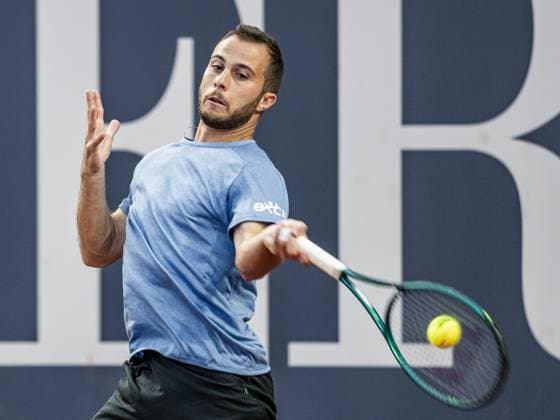 21 07 2025, Sportpark, Kitzbühel, AUT, ATP Tour, Generali Open Kitzbühel 2025, 1 round, men singles, pictured Hugo Gaston FRA Hugo Gaston of France during men s single 1 round match at the 2025 Generali Open Kitzbühel of the ATP Tour at the Sportpark in Kitzbühel, Austria on 2025 07 21 Expa Kitzbühel  EP_ade