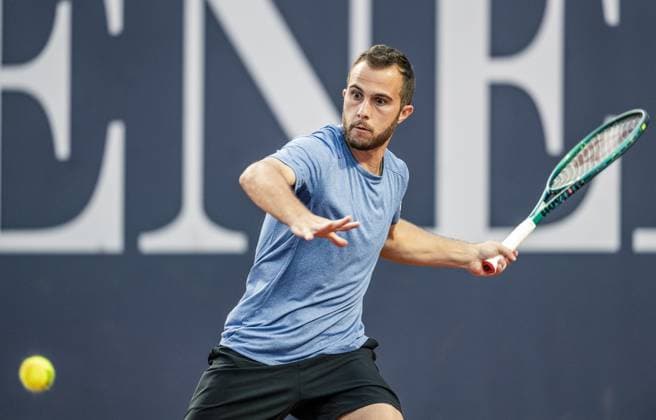 21 07 2025, Sportpark, Kitzbühel, AUT, ATP Tour, Generali Open Kitzbühel 2025, 1 round, men singles, pictured Hugo Gaston FRA Hugo Gaston of France during men s single 1 round match at the 2025 Generali Open Kitzbühel of the ATP Tour at the Sportpark in Kitzbühel, Austria on 2025 07 21 Expa Kitzbühel  EP_ade