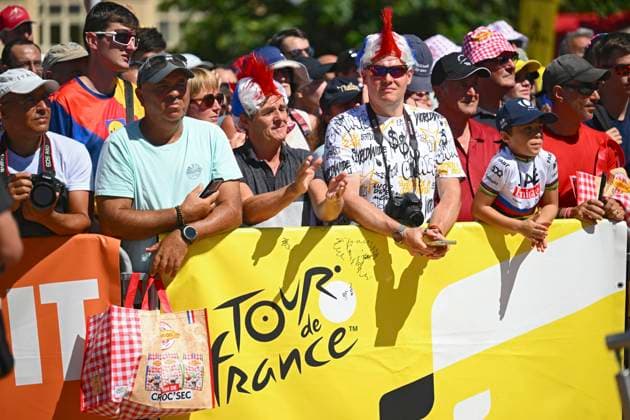 Tour de France 2025 Stage 16 MONT-VENTOUX, FRANCE - JULY 22 : illustration picture fans during stage 16 of the 112th edition of Tour de France an UCI World Tour 2.UWT cycling road race stage for Men Elite of 172 km with start in Montpellier and finish in Mont-Ventoux on July 22, 2025 in Mont-Ventoux, France, 22 07 2025 ( Motordriver Kenny Verfaillie - Mont-Ventoux France  Copyright: xVincentxKalutx