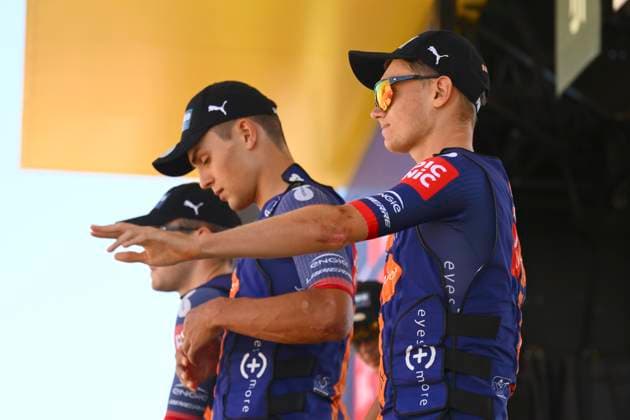 Tour de France 2025 Stage 16 MONT-VENTOUX, FRANCE - JULY 22 : Onley Oscar (GBR) of Team Picnic PostNL during stage 16 of the 112th edition of Tour de France an UCI World Tour 2.UWT cycling road race stage for Men Elite of 172 km with start in Montpellier and finish in Mont-Ventoux on July 22, 2025 in Mont-Ventoux, France, 22 07 2025 ( Motordriver Kenny Verfaillie - Mont-Ventoux France  Copyright: xVincentxKalutx