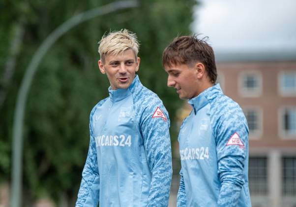 Football, Men, Season 2025 26, 2 Bundesliga, Hertha BSC, Training, v l Dawid Kownacki Hertha BSC , Michal Karbownik Hertha BSC , 22 07 2025, Copyright: xSebastianxRäppold MatthiasxKochx