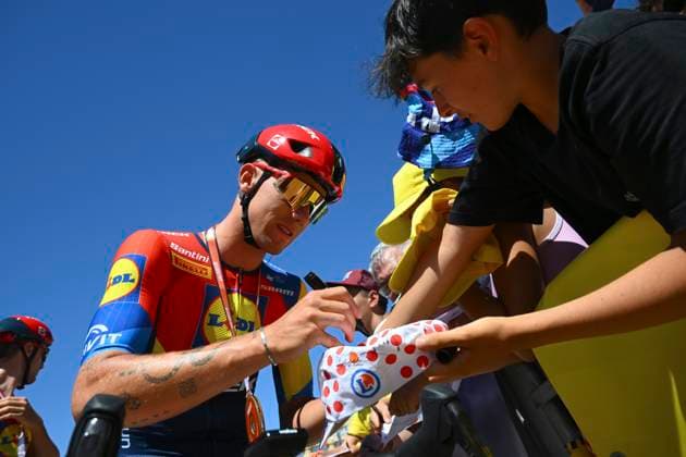 Tour de France 2025 Stage 16 MONT-VENTOUX, FRANCE - JULY 22 : Nys Thibau (BEL) of Lidl - Trek during stage 16 of the 112th edition of Tour de France an UCI World Tour 2.UWT cycling road race stage for Men Elite of 172 km with start in Montpellier and finish in Mont-Ventoux on July 22, 2025 in Mont-Ventoux, France, 22 07 2025 ( Motordriver Kenny Verfaillie - Mont-Ventoux France  Copyright: xVincentxKalutx