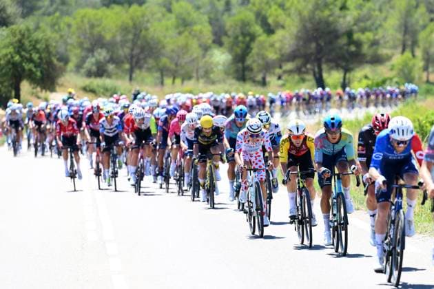 Tour de France 2025 Stage 16 MONT-VENTOUX, FRANCE - JULY 22 : illustration picture peloton during stage 16 of the 112th edition of Tour de France an UCI World Tour 2.UWT cycling road race stage for Men Elite of 172 km with start in Montpellier and finish in Mont-Ventoux on July 22, 2025 in Mont-Ventoux, France, 22 07 2025 ( Motordriver Kenny Verfaillie - Mont-Ventoux France  Copyright: xVincentxKalutx