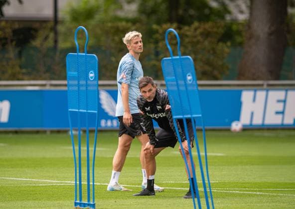 Football, Men, Season 2025 26, 2 Bundesliga, Hertha BSC, Training, v l Dawid Kownacki Hertha BSC , Coach Stefan Leitl Hertha BSC , 22 07 2025, Copyright: xSebastianxRäppold MatthiasxKochx