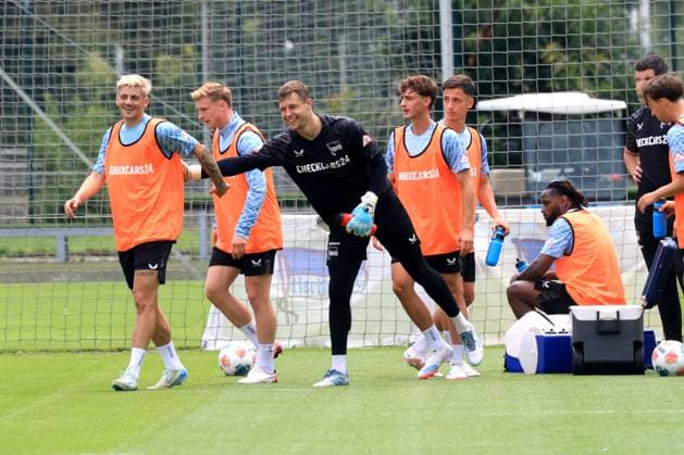 DEU, DFL, 2 FBL Hertha BSC, Training, 22 07 2025, Sportforum, Berlin, DEU, DFL, 2 FBL Hertha BSC, Training, im Bild Dawid Kownacki Hertha BSC Berlin 9 , Tjark Ernst Hertha BSC Berlin 1 , Robert Kwasigroch Hertha BSC Berlin 13 DFL regulations prohibit any use of Photographs as image sequences and or quasi video nordphotoxGmbHx xEngler nph00076