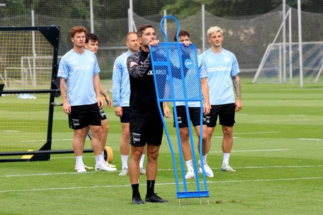 DEU, DFL, 2 FBL Hertha BSC, Training, 22 07 2025, Sportforum, Berlin, DEU, DFL, 2 FBL Hertha BSC, Training, im Bild Cheftrainer Stefan Leitl Hertha BSC Berlin , Dawid Kownacki Hertha BSC Berlin 9 , Sebastian Groenning Hertha BSC Berlin 17 DFL regulations prohibit any use of Photographs as image sequences and or quasi video nordphotoxGmbHx xEngler nph00076