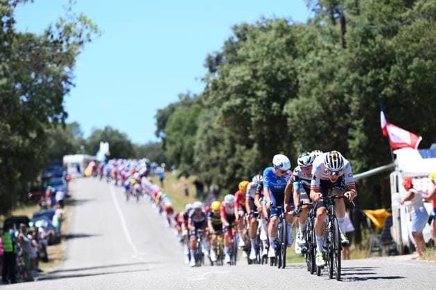 Tour de France 2025 Stage 16 MONT-VENTOUX, FRANCE - JULY 22 : illustration picture peloton during stage 16 of the 112th edition of Tour de France an UCI World Tour 2.UWT cycling road race stage for Men Elite of 172 km with start in Montpellier and finish in Mont-Ventoux on July 22, 2025 in Mont-Ventoux, France, 22 07 2025 ( Motordriver Kenny Verfaillie - Mont-Ventoux France  Copyright: xVincentxKalutx