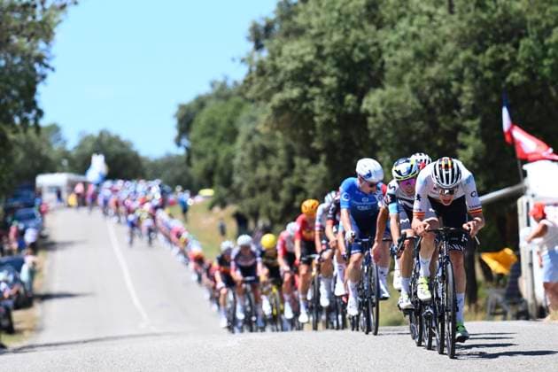 Tour de France 2025 Stage 16 MONT-VENTOUX, FRANCE - JULY 22 : illustration picture peloton during stage 16 of the 112th edition of Tour de France an UCI World Tour 2.UWT cycling road race stage for Men Elite of 172 km with start in Montpellier and finish in Mont-Ventoux on July 22, 2025 in Mont-Ventoux, France, 22 07 2025 ( Motordriver Kenny Verfaillie - Mont-Ventoux France  Copyright: xVincentxKalutx
