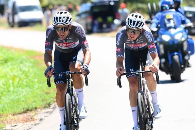 Tour de France 2025 Stage 16 MONT-VENTOUX, FRANCE - JULY 22 : Rickaert Jonas (BEL) of Alpecin - Deceuninck, Verstryngue Emiel (BEL) of Alpecin - Deceuninck during stage 16 of the 112th edition of Tour de France an UCI World Tour 2.UWT cycling road race stage for Men Elite of 172 km with start in Montpellier and finish in Mont-Ventoux on July 22, 2025 in Mont-Ventoux, France, 22 07 2025 ( Motordriver Kenny Verfaillie - Mont-Ventoux France  Copyright: xVincentxKalutx