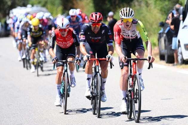 Tour de France 2025 Stage 16 MONT-VENTOUX, FRANCE - JULY 22 : Barre Louis (FRA) of Intermarche - Wanty, Haller Marco (AUT) of Tudor Pro Cycling Team during stage 16 of the 112th edition of Tour de France an UCI World Tour 2.UWT cycling road race stage for Men Elite of 172 km with start in Montpellier and finish in Mont-Ventoux on July 22, 2025 in Mont-Ventoux, France, 22 07 2025 ( Motordriver Kenny Verfaillie - Mont-Ventoux France  Copyright: xVincentxKalutx