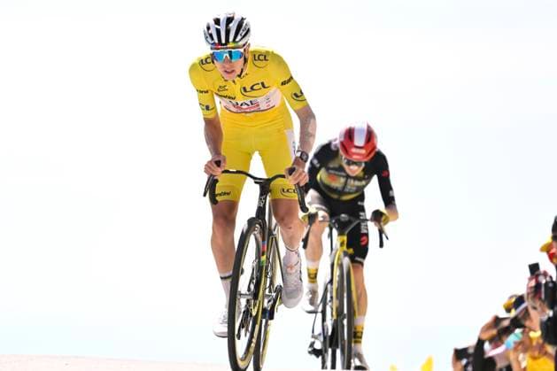 Tour de France 2025 Stage 16 MONT-VENTOUX, FRANCE - JULY 22 : Pogacar Tadej (SLO) of UAE Team Emirates, Vingegaard Jonas (DEN) of Team Visma Lease a Bike during stage 16 of the 112th edition of Tour de France an UCI World Tour 2.UWT cycling road race stage for Men Elite of 172 km with start in Montpellier and finish in Mont-Ventoux on July 22, 2025 in Mont-Ventoux, France, 22 07 2025 ( Motordriver Kenny Verfaillie - Mont-Ventoux France  Copyright: xJanxDexMeuleneirx