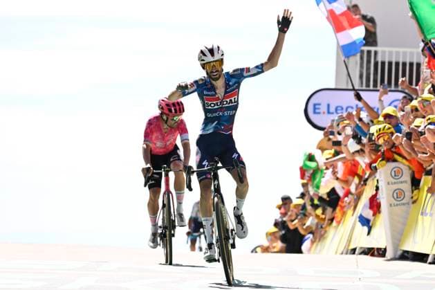 Tour de France 2025 Stage 16 MONT-VENTOUX, FRANCE - JULY 22 : Paret-Peintre Valentin (FRA) of Soudal Quick-Step wins, second place for Healy Ben (IRL) of EF Education - Easypost during stage 16 of the 112th edition of Tour de France an UCI World Tour 2.UWT cycling road race stage for Men Elite of 172 km with start in Montpellier and finish in Mont-Ventoux on July 22, 2025 in Mont-Ventoux, France, 22 07 2025 ( Motordriver Kenny Verfaillie - Mont-Ventoux France  Copyright: xJanxDexMeuleneirx