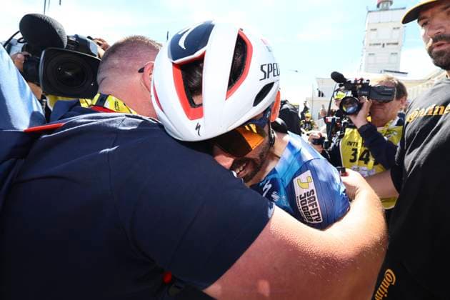 Tour de France 2025 Stage 16 MONT-VENTOUX, FRANCE - JULY 22 : Paret-Peintre Valentin (FRA) of Soudal Quick-Step celebrates the victory after stage 16 of the 112th edition of Tour de France an UCI World Tour 2.UWT cycling road race stage for Men Elite of 172 km with start in Montpellier and finish in Mont-Ventoux on July 22, 2025 in Mont-Ventoux, France, 22 07 2025 ( Motordriver Kenny Verfaillie - Mont-Ventoux France  Copyright: xTimxVanxWichelenx