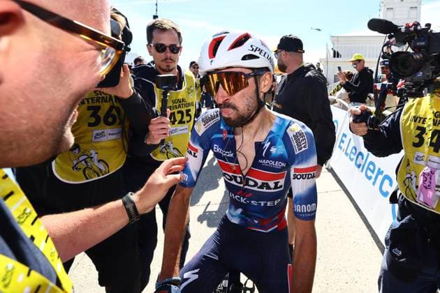 Tour de France 2025 Stage 16 MONT-VENTOUX, FRANCE - JULY 22 : Paret-Peintre Valentin (FRA) of Soudal Quick-Step celebrates the victory after stage 16 of the 112th edition of Tour de France an UCI World Tour 2.UWT cycling road race stage for Men Elite of 172 km with start in Montpellier and finish in Mont-Ventoux on July 22, 2025 in Mont-Ventoux, France, 22 07 2025 ( Motordriver Kenny Verfaillie - Mont-Ventoux France  Copyright: xTimxVanxWichelenx