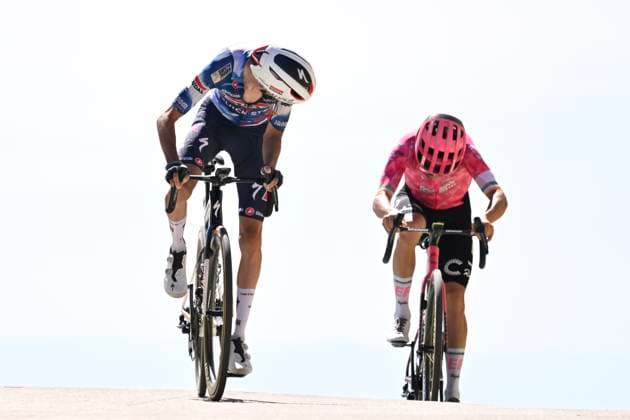 Tour de France 2025 Stage 16 MONT-VENTOUX, FRANCE - JULY 22 : Paret-Peintre Valentin (FRA) of Soudal Quick-Step wins, second place for Healy Ben (IRL) of EF Education - Easypost during stage 16 of the 112th edition of Tour de France an UCI World Tour 2.UWT cycling road race stage for Men Elite of 172 km with start in Montpellier and finish in Mont-Ventoux on July 22, 2025 in Mont-Ventoux, France, 22 07 2025 ( Motordriver Kenny Verfaillie - Mont-Ventoux France  Copyright: xJanxDexMeuleneirx