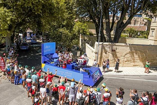 MANI20250722B01 PHOTOPQR LE MIDI LIBRE MiKAEL ANISSET ; NIMES ; 22 07 2025 ; UZES GARD TOUR DE FRANCE 2025 TDF AMBIANCE - The 112th edition of the Tour de France starts on Saturday 5 July in Lille, France, and will finish in Paris, France on the 27th of July. July 22, 2025 stage 16 of the 2025 Tour de France cycling race, from Montpellier to Mont Ventoux (172 km) NIMES GARD France  Copyright: xPHOTOPQR LExMIDIxLIBRE MAXPPPxMiKAELxANISSETx 20250722MDL6500 20250722MDL6500