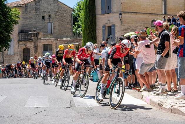 MANI20250722B01 PHOTOPQR LE MIDI LIBRE MiKAEL ANISSET ; NIMES ; 22 07 2025 ; UZES GARD TOUR DE FRANCE 2025 TDF AMBIANCE - The 112th edition of the Tour de France starts on Saturday 5 July in Lille, France, and will finish in Paris, France on the 27th of July. July 22, 2025 stage 16 of the 2025 Tour de France cycling race, from Montpellier to Mont Ventoux (172 km) NIMES GARD France  Copyright: xPHOTOPQR LExMIDIxLIBRE MAXPPPxMiKAELxANISSETx 20250722MDL6529 20250722MDL6529