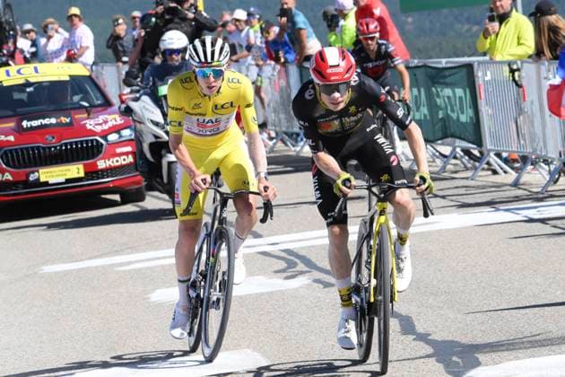 Tour de France 2025 Stage 16 MONT-VENTOUX, FRANCE - JULY 22 : Pogacar Tadej (SLO) of UAE Team Emirates, Vingegaard Jonas (DEN) of Team Visma Lease a Bike during stage 16 of the 112th edition of Tour de France an UCI World Tour 2.UWT cycling road race stage for Men Elite of 172 km with start in Montpellier and finish in Mont-Ventoux on July 22, 2025 in Mont-Ventoux, France, 22 07 2025 ( Motordriver Kenny Verfaillie - Mont-Ventoux France  Copyright: xBernardxPaponx