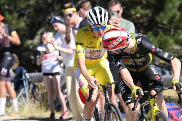 Tour de France 2025 Stage 16 MONT-VENTOUX, FRANCE - JULY 22 : Pogacar Tadej (SLO) of UAE Team Emirates, Vingegaard Jonas (DEN) of Team Visma Lease a Bike during stage 16 of the 112th edition of Tour de France an UCI World Tour 2.UWT cycling road race stage for Men Elite of 172 km with start in Montpellier and finish in Mont-Ventoux on July 22, 2025 in Mont-Ventoux, France, 22 07 2025 ( Motordriver Kenny Verfaillie - Mont-Ventoux France  Copyright: xBernardxPaponx