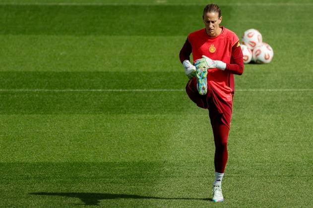 Germany s national soccer team goalkeeper Ann-Katrin Berger during the trainning session at Letzigrund stadium in Zurich, Switzerland, on 22 July 2025, on the eve of their Euro 2025 semifinal match against Spain. Trainning session of Germany national soccer team !ACHTUNG: NUR REDAKTIONELLE NUTZUNG!  Copyright: xAnaxEscobarx GRAF8990 20250722-55017474213_1