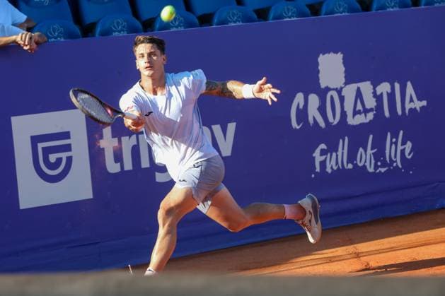 Umag, Croatia, 220725. 35th Plava Laguna Croatia Open Umag. Tennis match between Francesco Passaro and Camilo Ugo Carabelli. In the photo: Camilo Ugo Carabelli. Photo: Goran Sebelic CROPIX Copyright: xxGoranxSebelicx passaro_carabelli13-220725