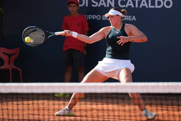 Julie Niemeyer in action against Darja Semenistaja during the 36th Palermo Ladies Open at Country Time Club during 36Â° Palermo Ladies Open, International Tennis match in Palermo, Italy, July 22 2025  Copyright: xFedericoxSerra IPAxSportx xipa-agency.netx xx IPA_60753328 IPA_Agency_IPA60753328