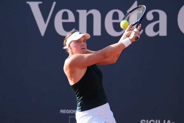 Julie Niemeyer in action against Darja Semenistaja during the 36th Palermo Ladies Open at Country Time Club during 36Â° Palermo Ladies Open, International Tennis match in Palermo, Italy, July 22 2025  Copyright: xFedericoxSerra IPAxSportx xipa-agency.netx xx IPA_60753331 IPA_Agency_IPA60753331