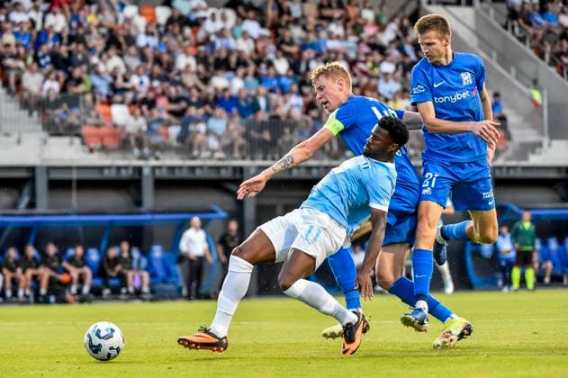 250722 Emmanuel Ekong of Malmö FF and Ziga Lipuscek and Elvis Stuglis of FK RFS during the UEFA Champions League qualifier football match between FK RFS and Malmö FF on July 22, 2025 in Riga Photo Christian Örnberg BILDBYRAN COP 166 CO0590 fotboll football soccer fotball uefa champions league qualifiers champions league fk rfs malmö ff bbeng bbauto  Copyright: CHRISTIANxÖRNBERG BB250722CO059