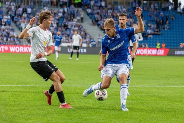 Lech Poznan - Breioablik Breidablik Kopavogur 22.07.2025 football, Poznan, UEFA Champions League second qualifying round game Lech Poznan - Breioablik Breidablik Kopavogur image shows: Agust Orri Thorsteinsson (L) Michal Gurgul (R) photo Katarzyna Plewczynska Fotostyk Copyright: xKatarzynaxPlewczynskax 20250722FCTKP106