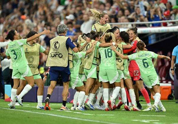 England v Italy - UEFA Women s EURO 2025 GENEVA, SWITZERLAND - JULY 22: Players of Italia celebrate after a score during the UEFA Women s EURO 2025 semi-finals match between England and Italy at Stade de Geneve on July 22, 2025 in Geneva, Switzerland. Mustafa Yalcin Anadolu Geneva Switzerland. Editorial use only. Please get in touch for any other usage.  Copyright: x2025xAnadoluxMustafaxYalcinx