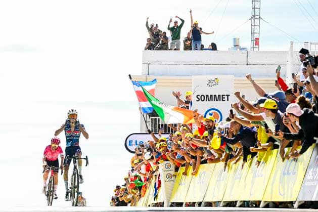 Tour de France 2025 Stage 16 MONT-VENTOUX, FRANCE - JULY 22 : Paret-Peintre Valentin (FRA) of Soudal - Quick Step celebrate the win during stage 16 of the 112th edition of Tour de France an UCI World Tour 2.UWT cycling road race stage for Men Elite of 172 km with start in Montpellier and finish in Mont-Ventoux on July 22, 2025 in Mont-Ventoux, France, 22 07 2025 ( Motordriver Kenny Verfaillie - Mont-Ventoux France  Copyright: xJanxDexMeuleneirx
