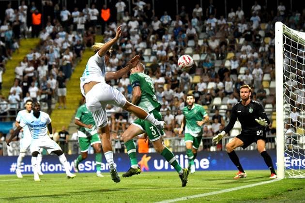Rijeka, Croatia, July 22th 2025: Toni Fruk of Rijeka (CL) in action against Hendrik Bonmann of Ludogorets (R) during the UEFA Champions League, Second qualifying round, 1st leg, match between Rijeka (Croatia) and Ludogorets (Bulgaria) at Stadium Rujevica, Rijeka, Croatia. (Natasa Kupljenik SPP) Copyright: xNatasaxKupljenikx xSPPx SPP_1027398