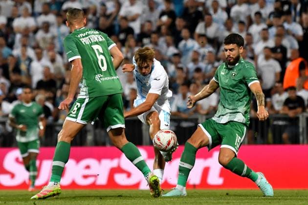 Rijeka, Croatia, July 22th 2025: Toni Fruk of Rijeka (C) in action against Edvin Kurtulus of Ludogorets (R) during the UEFA Champions League, Second qualifying round, 1st leg, match between Rijeka (Croatia) and Ludogorets (Bulgaria) at Stadium Rujevica, Rijeka, Croatia. (Natasa Kupljenik SPP) Copyright: xNatasaxKupljenikx xSPPx SPP_1027391