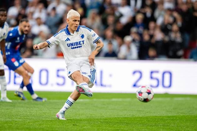 FC Copenhagen v FC Drita, UEFA Champions League qualification football, Copenhagen, Denmark Copenhagen, Denmark. 22nd, July 2025. Magnus Mattsson (8) of FC Copenhagen scores for 1-0 on a penalty during the UEFA Champions League qualification match between FC Copenhagen and FC Drita at Parken in Copenhagen. Denmark, Copenhagen  Copyright: xGonzalesxPhoto TobiasxJorgensenx