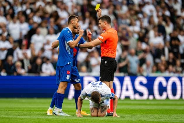 FC Copenhagen v FC Drita, UEFA Champions League qualification football, Copenhagen, Denmark Copenhagen, Denmark. 22nd, July 2025. Referee Martin Matosa books Vesel Limaj of FC Drita during the UEFA Champions League qualification match between FC Copenhagen and FC Drita at Parken in Copenhagen. Denmark, Copenhagen  Copyright: xGonzalesxPhoto TobiasxJorgensenx